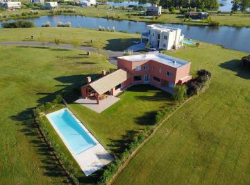 Casa · 219m² · 4 Ambientes · 2 Cocheras · Venta Casa en El Canton, Barrio Islas y Amenities Vista Lateral Despejada a La Laguna