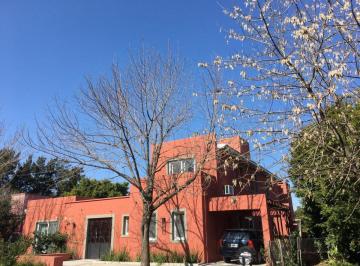 Casa de 5 ambientes, Tigre · Casa con Dormitorio en Suite en Planta Baja, Alquiler Enero, Febrero o por Toda La Temporada.