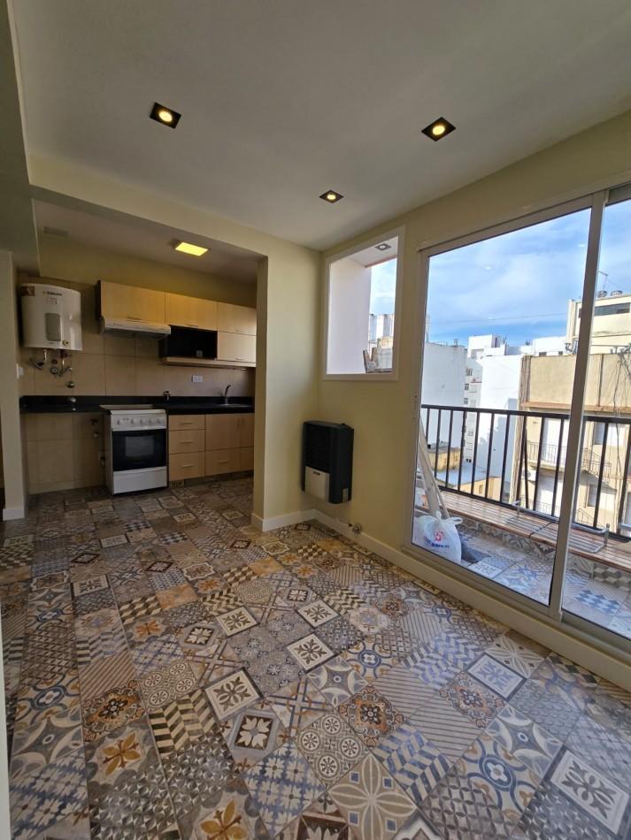 Depto 2 amb, 45m² cubiertos con balcón corrido luminoso