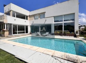 Campo · 300m² · 4 Ambientes · 2 Cocheras · Arenas del Sur Magnifica Propiedad en Venta