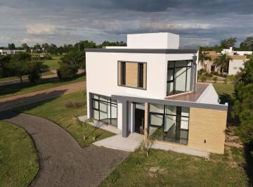 Casa · 280m² · 6 Ambientes · Casa a Estrenar en Prados de La Adelina