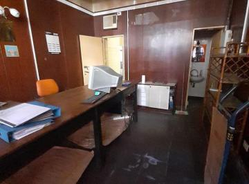 Local comercial · 116m² · 1 Cochera · Local en Venta - Cochera Cubierta - Depósito y Patio a Reciclar - Barracas - Zona H. Británico