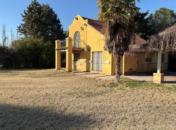 Casa · 193m² · 3 Ambientes · 1 Cochera · Venta Casa Barrio La Capilla