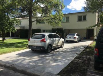 Casa de 7 ambientes, Esteban Echeverría · Casa en Alquiler en Saint Thomas Norte