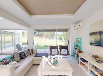 Casa · 250m² · 5 Ambientes · Casa en Venta en Costa Esmeralda, Barrio Golf II