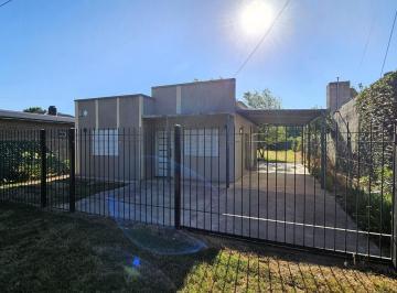 Casa · 66m² · 3 Ambientes · 1 Cochera · Venta Casa Moderna con Amplio Terreno en Barrio Punta Chacra, Zavalla