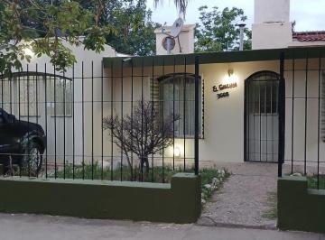 Casa de 3 ambientes, Córdoba · Casa Sobre Amplio Terreno en Barrio Arenales Se Vende. Apto Crédito Bancor