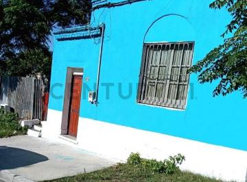 Casa · 70m² · 2 Ambientes · Venta/cerro/ Ph - 2 Dorm./ap. Banco/apasos Parada Bus/refaccionar/exclusiva.