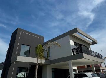 Casa de 6 ambientes, Ezeiza · Casa en Venta Ubicada en Barrio Privado Terralagos, Canning.