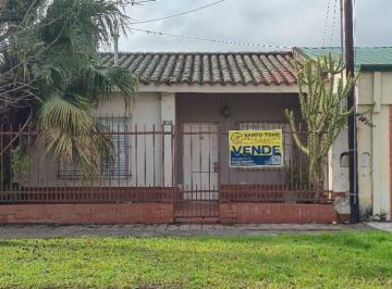PH de 4 ambientes, Santo Tomé · Casa de 1 Dormitorio en PH