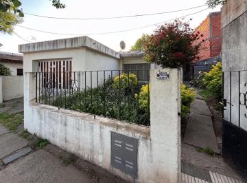 Casa · 155m² · 5 Ambientes · 2 Cocheras · Venta - Casa Tres Dorm., Cochera y Parque en Soldini