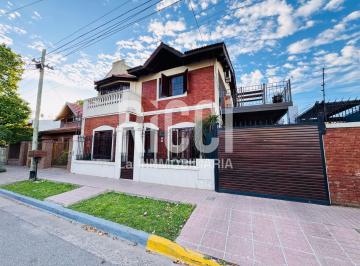 Casa · 130m² · 3 Ambientes · 1 Cochera · Casa 3 Ambientes en Venta Berazategui