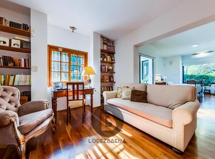 Casa · 362m² · 6 Ambientes · 2 Cocheras