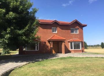 Casa · 212m² · 6 Ambientes · Venta - Casa en Los Alcanfores - Bayugar Negocios Inmobiliarios
