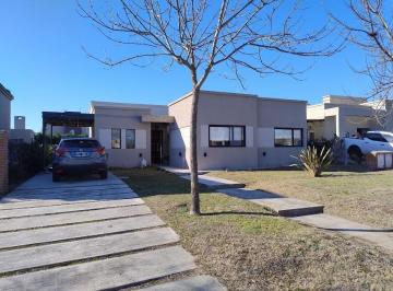 Casa · 125m² · 4 Ambientes · 2 Cocheras · Venta, Casa en San Alfonso, Pilar del Este
