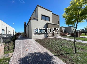 Casa · 196m² · 6 Ambientes · 3 Cocheras · Casa Venta 4 Dorm. Barrio San Pablo Lote de 508 m² Pilar