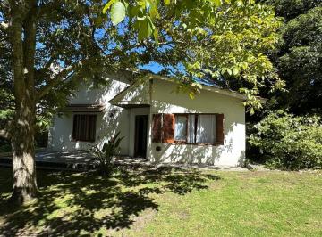 Casa · 94m² · 4 Ambientes · Casa con Gran Parque Sobre Dos Lotes - Sierra de Los Padres