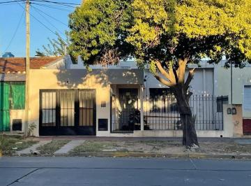 Casa · 139m² · 4 Ambientes · 1 Cochera · Casa en Venta + Depto Av Vives