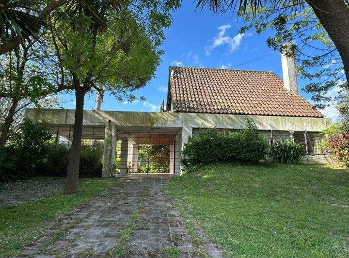 Casa · 230m² · 4 Ambientes · 2 Cocheras