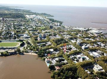 Terreno , Uruguay · Excelente Terreno en Centro de Colonia