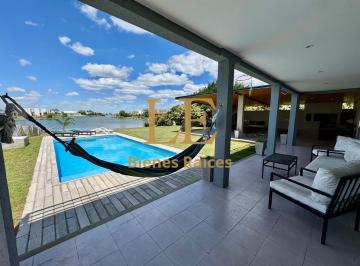 Casa · 340m² · 5 Ambientes · 4 Cocheras · Venta Casa en San Sebastian - Área 5