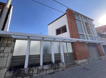 Casa · 180m² · 7 Ambientes · Providencia - 3dorm - Patio Int - Doble Ingreso