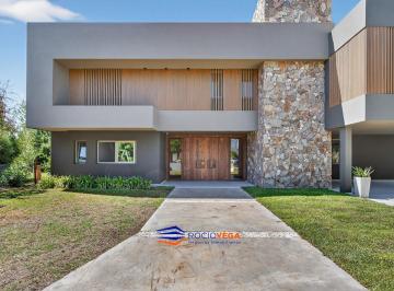 Casa · 466m² · 7 Ambientes · 2 Cocheras · Casa a La Venta en Terravista, General Rodriguez