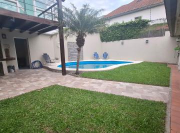 Casa · 200m² · 4 Ambientes · Venta de Casa en Villa Sarmiento 4 Ambientes Frente Al Colegio Ward