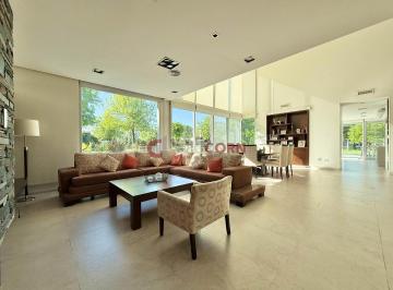 Casa · 557m² · 7 Ambientes · 6 Cocheras · Venta Casa 7 Amb, Central, Fondo Verde Terravista