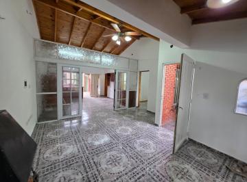 Casa · 140m² · 3 Ambientes · 1 Cochera · Casa en Alquiler en Llavallol