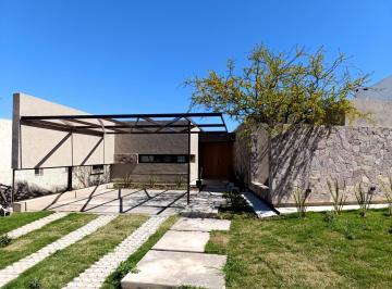 Casa · 188m² · 5 Ambientes · 2 Cocheras · Casa en Venta de 3 Dorm. a Estrenar en Las Cañitas Barrio Privado
