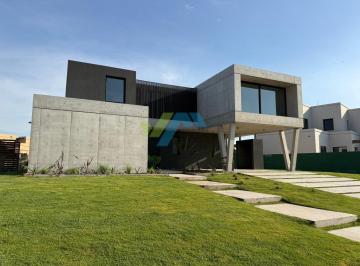 Casa · 276m² · 5 Ambientes · 1 Cochera · Casa en Venta en La Calesa, Pilara, Pilar