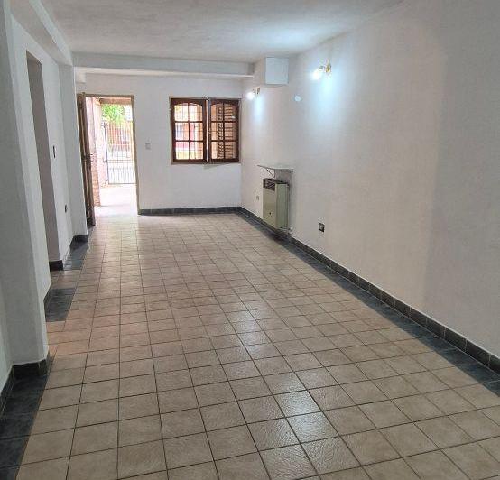 Casa · 70m² · 5 Ambientes · 1 Cochera