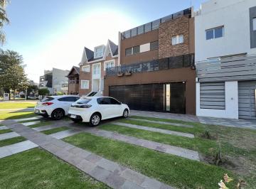 Casa · 420m² · 7 Ambientes · 4 Cocheras · Casa en Naón