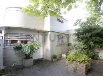 Casa · 180m² · 7 Ambientes · Casa en Venta en City Bell Centro