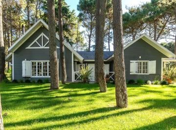 Casa · 250m² · 4 Ambientes · 1 Cochera · Casa en Venta Pinamar Norte