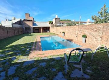 Casa · 228m² · 5 Ambientes · En Venta en Martin Coronado Casa de 5 Ambientes 2 Baños F: 10651