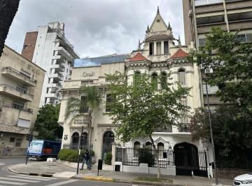 Casa · 344m² · 9 Ambientes · Casona de Categoria en Alquiler Sobre Boulevard Oroño