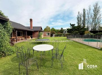 Casa · 237m² · 5 Ambientes · 4 Cocheras · Venta Casa Aldea Fisherton