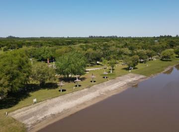 Campo · 164m² · 4 Ambientes · Playa / Chacra de 8 Has - a 5 Km del Centro de Gualeguaychú - Acceso en Auto o Embarcación.