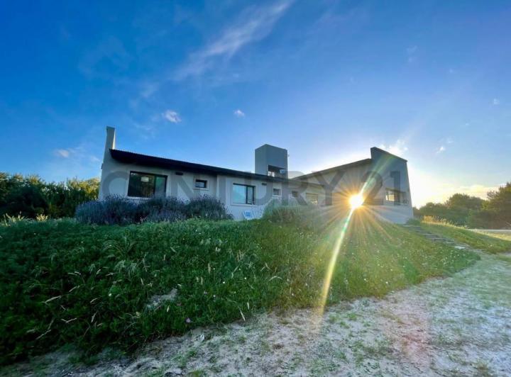 Casa · 112m² · 4 Ambientes · 2 Cocheras