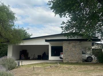 Casa · 300m² · 10 Ambientes · 3 Cocheras · Casa en Venta en Country La Arbolada