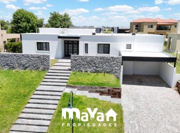 Casa · 256m² · 4 Ambientes · 4 Cocheras · Casa en Venta - La Reserva Cardales Country Club - a