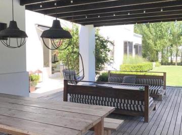 Casa de 6 ambientes, Tigre · Alquiler Verano, Santa Bárbara