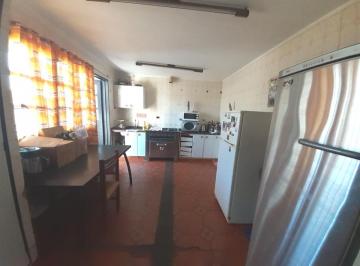 PH · 149m² · 6 Ambientes · PH de 6 Ambientes en Venta con Terraza Propia - a Reciclar - Zona Hospital Británico