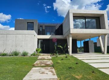 Casa · 276m² · 5 Ambientes · Casa en Venta en La Calesa, Pilara, Pilar