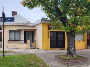 Casa · 133m² · 5 Ambientes · 1 Cochera · Casa en Venta en Calle Grella y Pascual Gan
