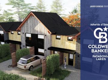 Casa · 72m² · 3 Ambientes · 1 Cochera · Venta Casas de Excelente Calidad Constructiva, Uf 2, a 300 m del Centro de Villa La Angostura