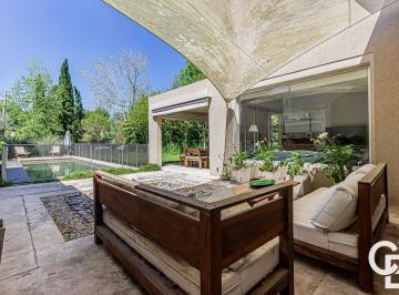 Casa · 220m² · 5 Ambientes · 4 Cocheras · Casa en Venta, Ayres de Pilar. Una Planta y 4 Dorm..