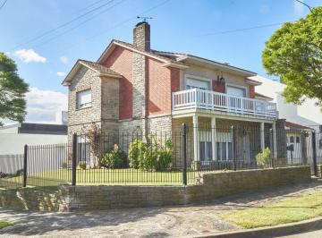 Casa de 5 ambientes, Mar del Plata · Venta - Magnifico Chalet de Estilo en Barrio Los Troncos